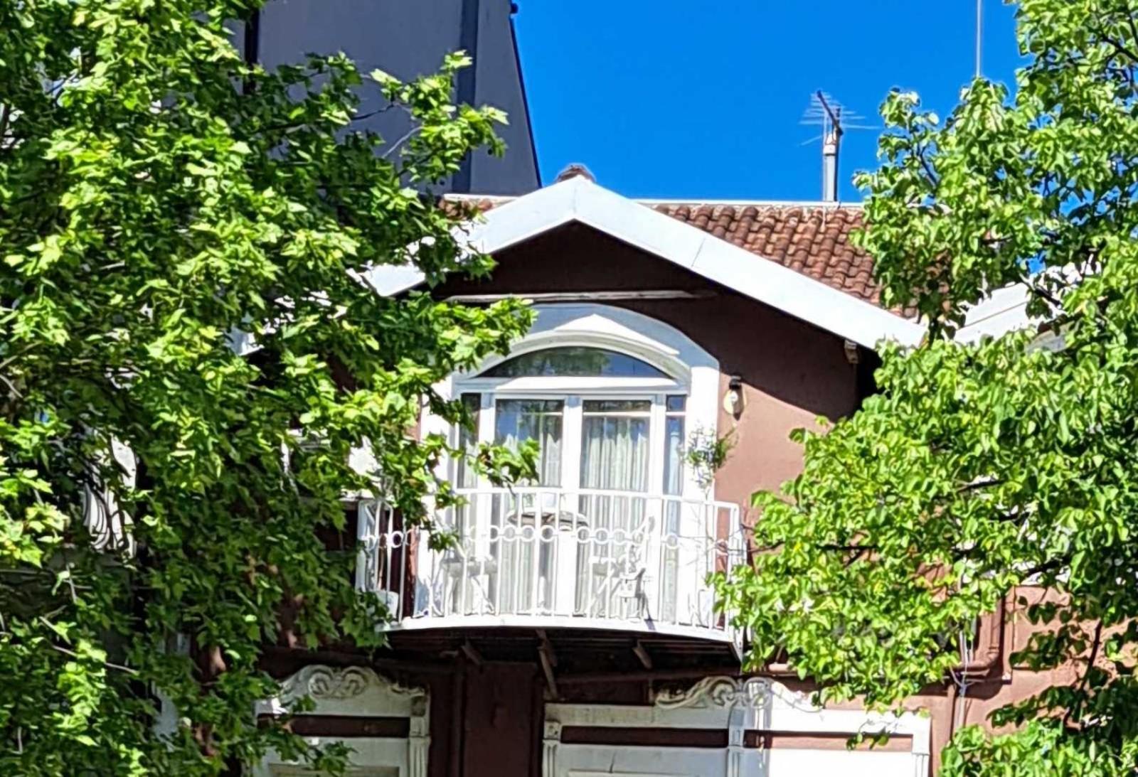 Gallery Apartment Podgoriţa Exterior foto